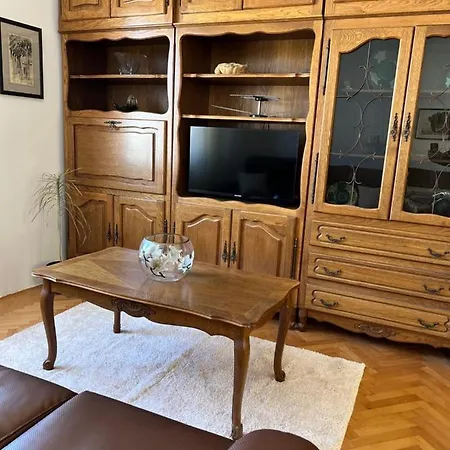 Ana, Free Garage Parking 아파트