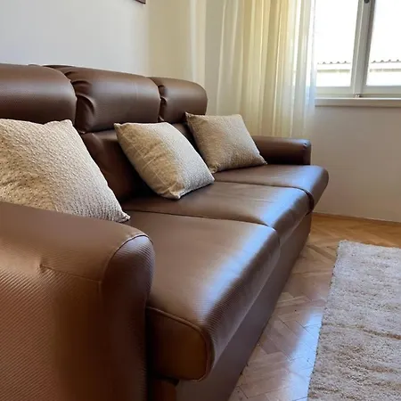 Ana, Free Garage Parking Apartament Szybenik