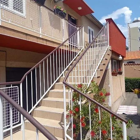 Ana, Free Garage Parking Šibenik