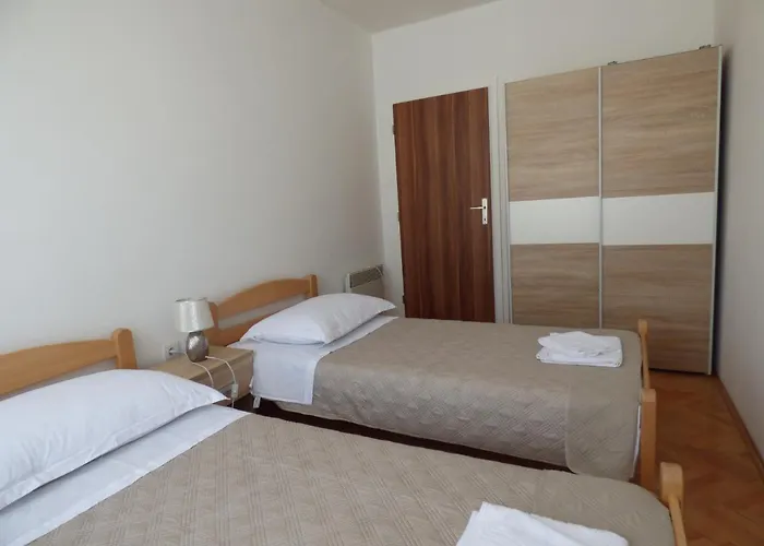 Ana, Free Garage Parking *