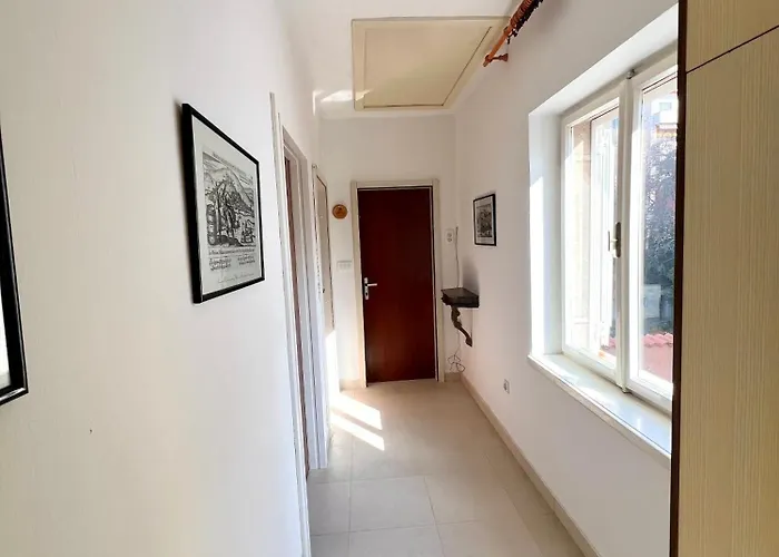 Ana, Free Garage Parking Šibenik